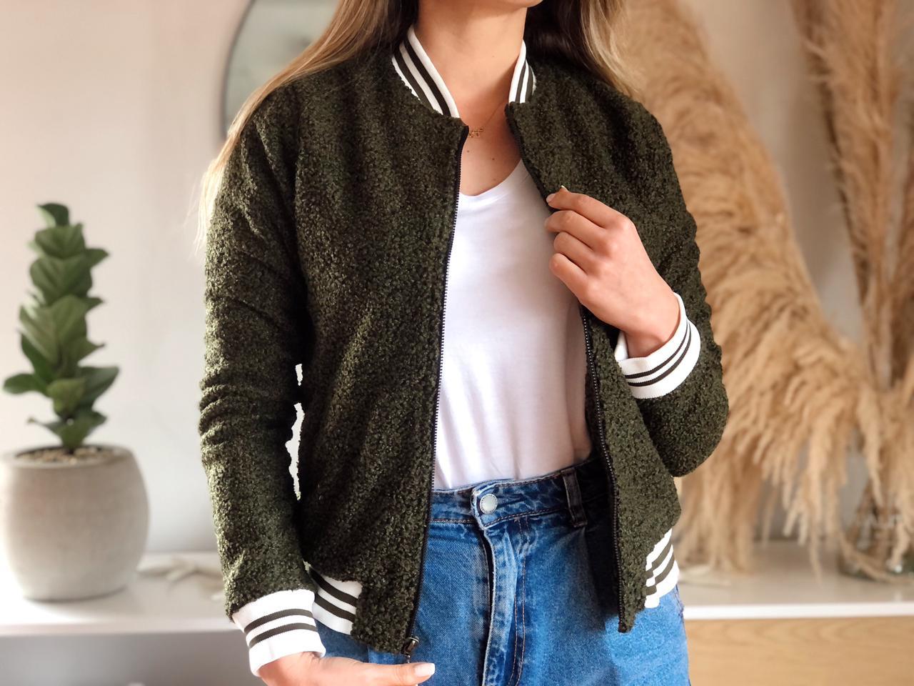 Chaqueta Beisbolera de mujer 26007 Verde Rib con Rayas