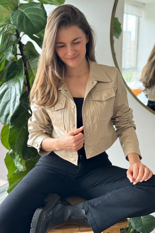 10012 Chaqueta Corta Tipo Cuero