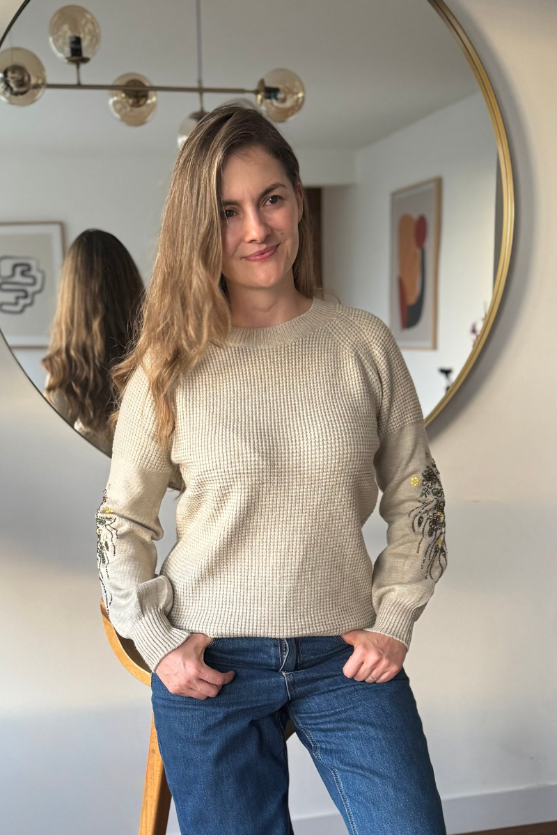 24009 Buzo tejido con Bordado flores