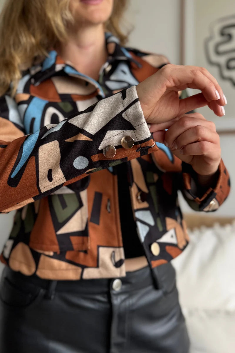 26143-12 Chaqueta Estampada en Paño Corta