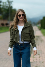 Cargar imagen en el visor de la galería, 200 Chaqueta Corta
