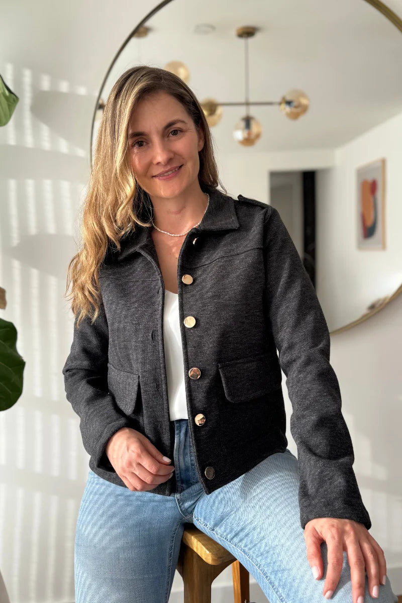 26149 Chaqueta  unicolor Larga Gris Oscuro