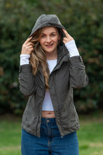 Cargar imagen en el visor de la galería, Chaqueta Mujer Impermeable Cola Pato Militar
