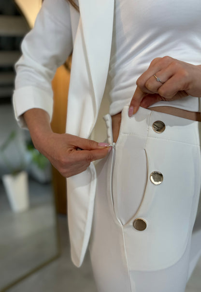 02 Pantalón Botón  Sobrepuesto