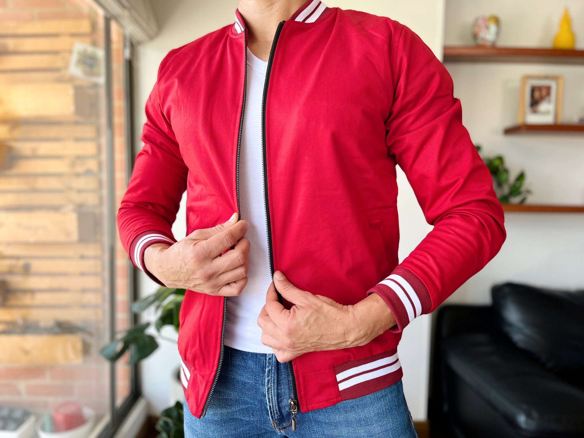 Bomber roja hombre sale